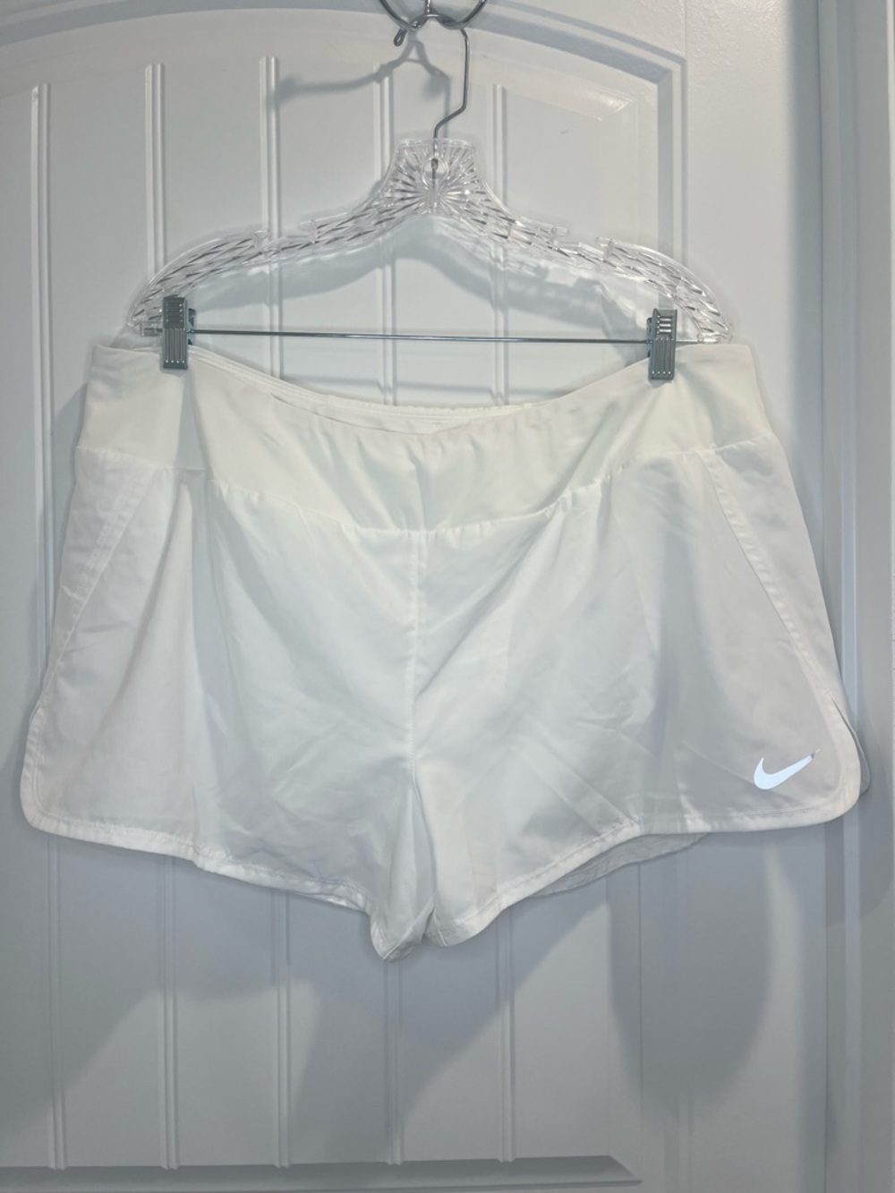 New with Tags Nike Women’s White Dri Fit Running Shorts XXL